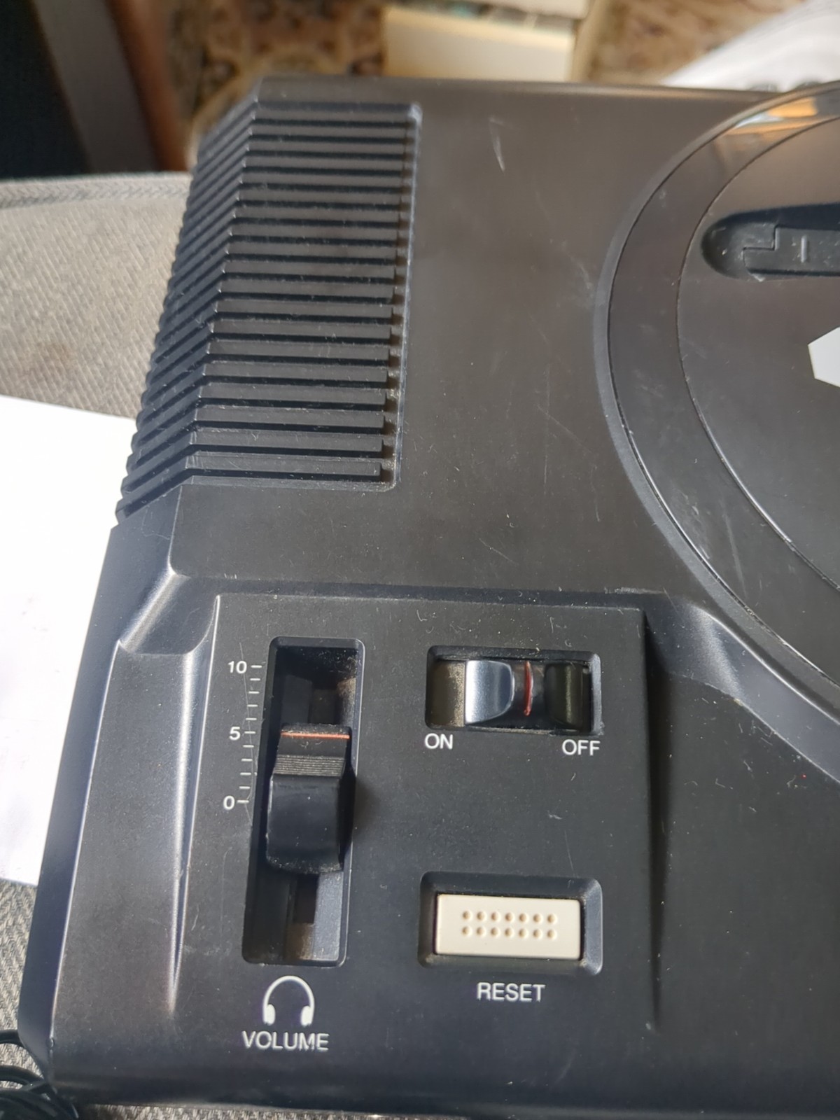SEGA GENESIS Console MK-1601 AUTHENTIC Video Game System 1st Model 2 Controller