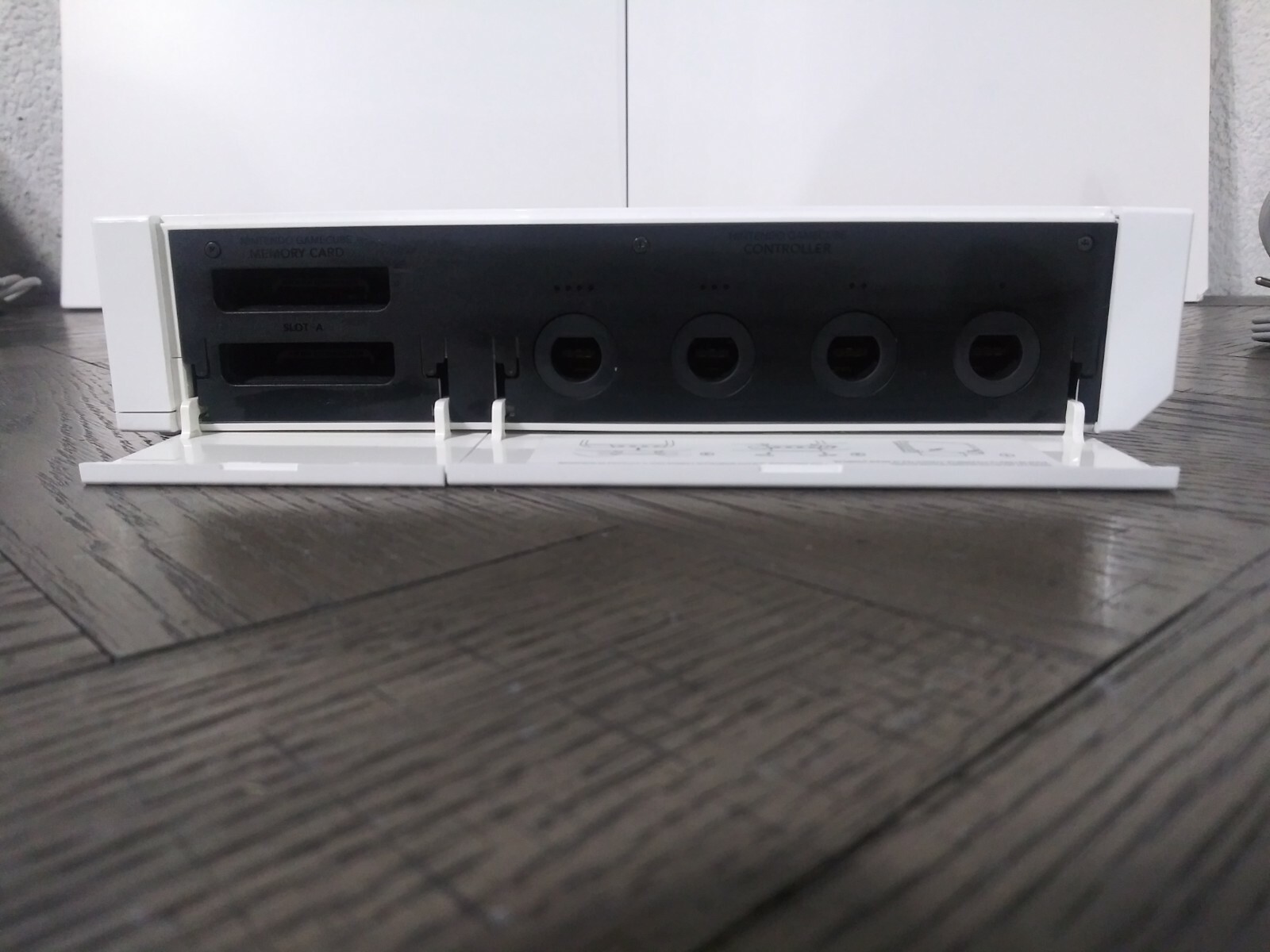 White Nintendo Wii RVL-001 (USA) Console w/ Power Adapter, AV Wire, & Sensor Bar