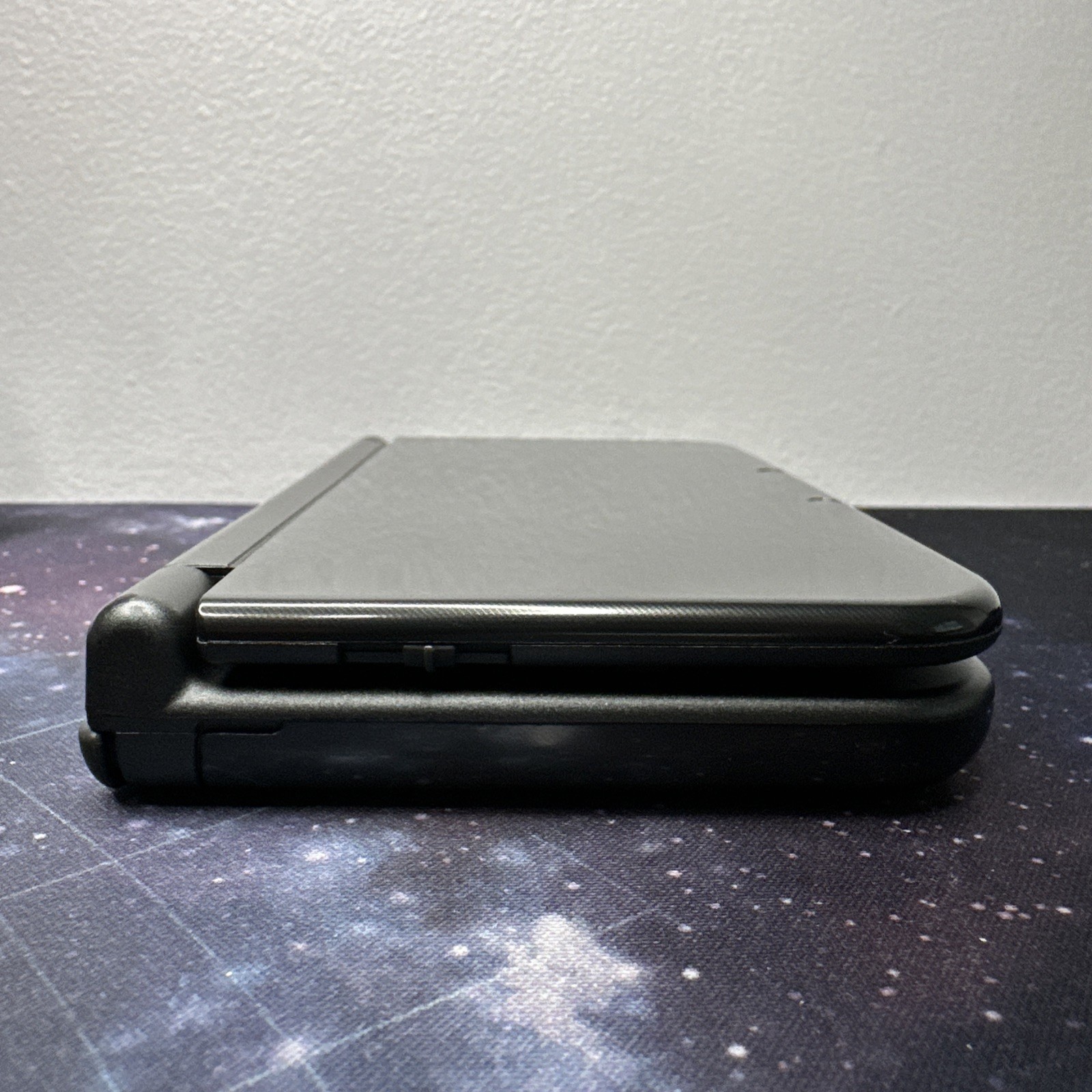Nintendo New 3DS XL – Metallic Black – Excellent Condition – 512gb SD included