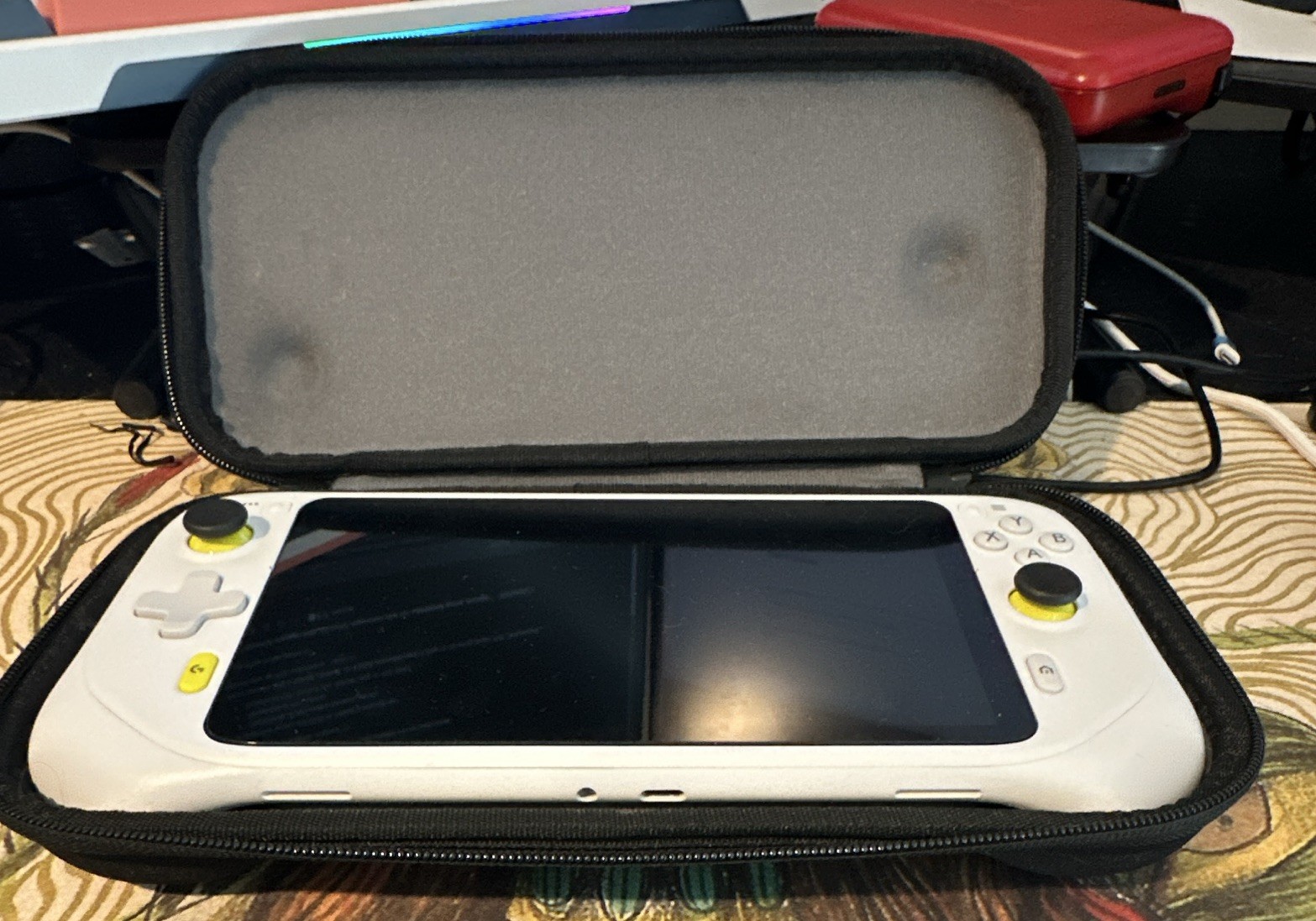 Logitech G Cloud Handheld System White/Yellow/Black USB-C Connectivity