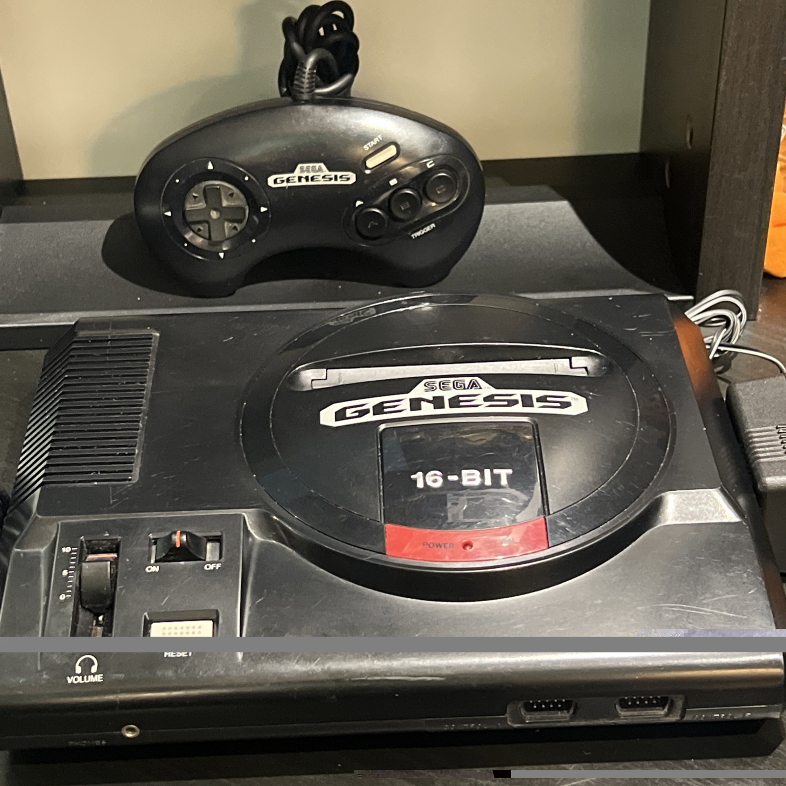 Sega Genesis Console 1 16-Bit – (1601) Video Game Console w OEM SEGA Controller
