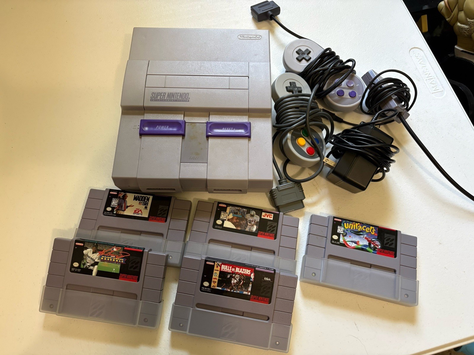 Nintendo SNS-101 Home Console – Gray With Controllers And 5 Games