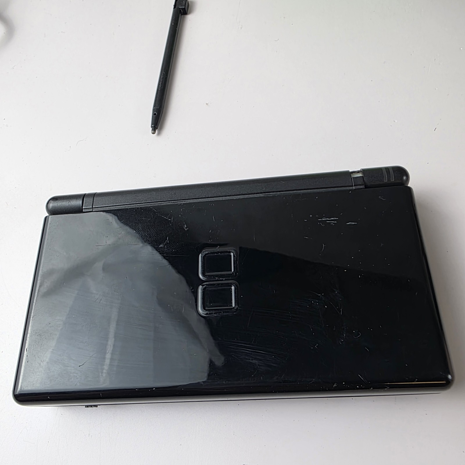 Nintendo DS Lite Black Handheld System USG-001 – Broken Screen Hinge