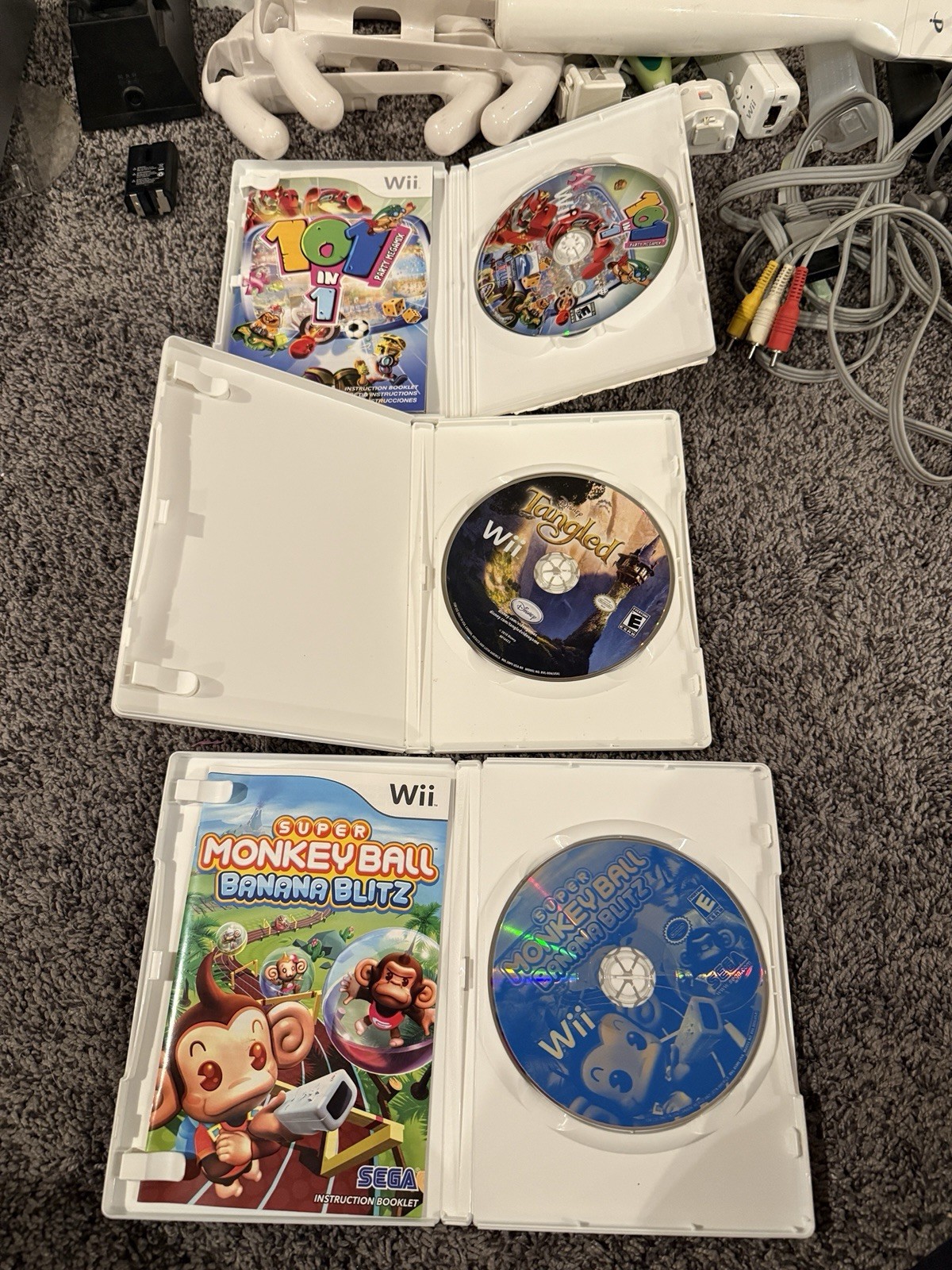 Nintendo Wii Lot Bundle w/ 8 Games controller Cables Accessories