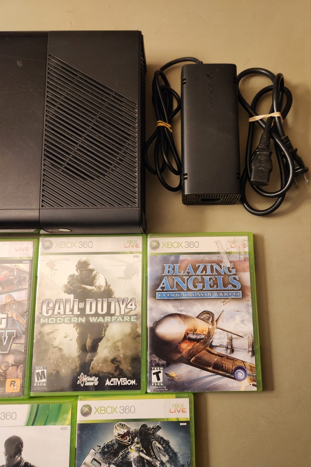 Xbox 360 Black Console Bundle with controllers & games. Very low use. GREAT DEAL