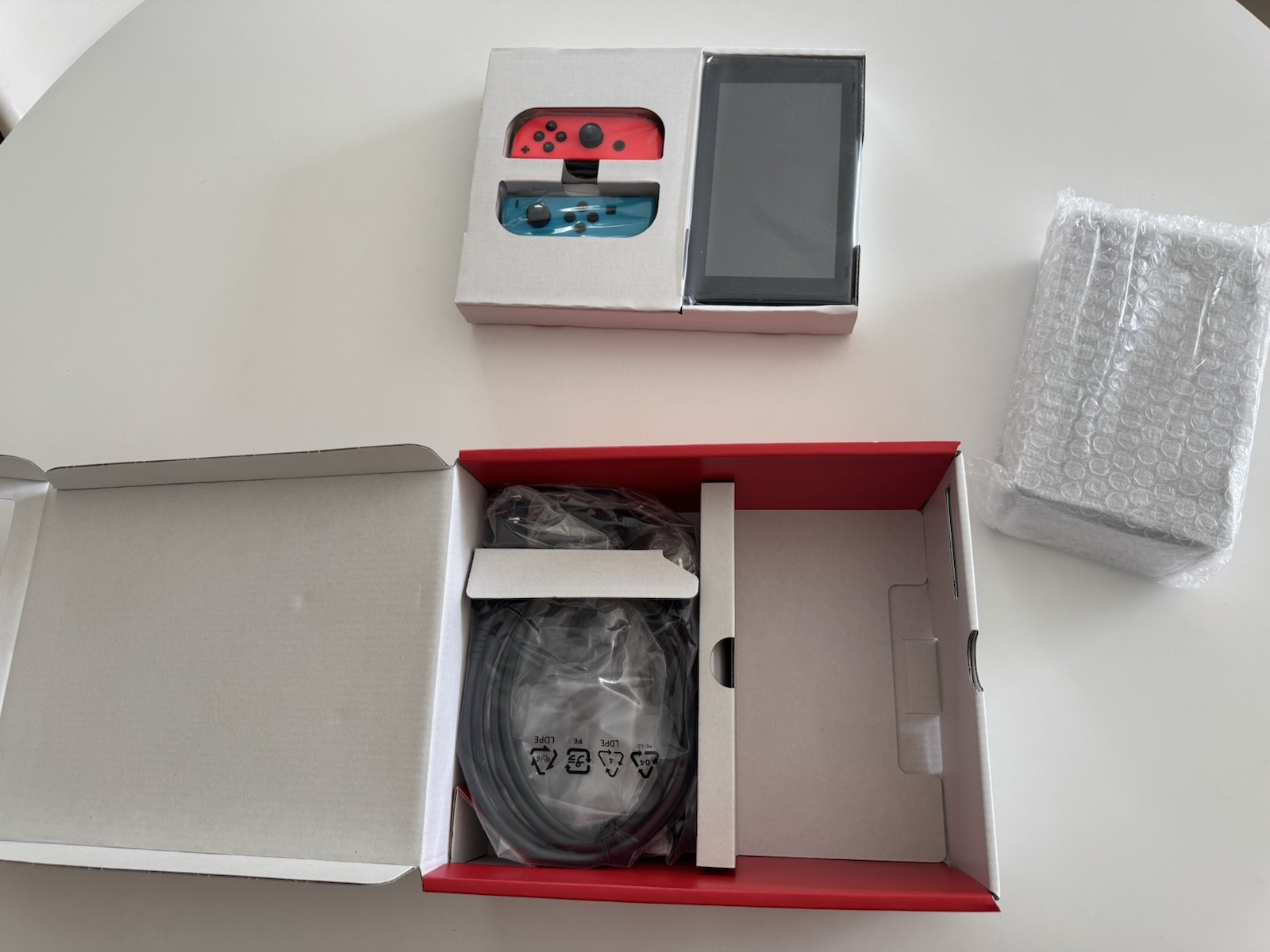 Nintendo Switch Console Neon Blue/Red Joy-Con 32GB 1080p Wi-Fi HDMI 2022