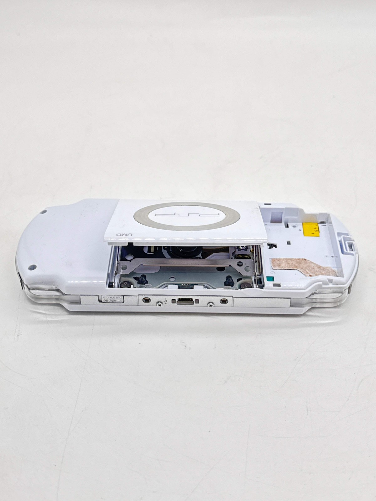 Sony PSP-2000 White Console w/1200mAh Battery & Charger – Read!