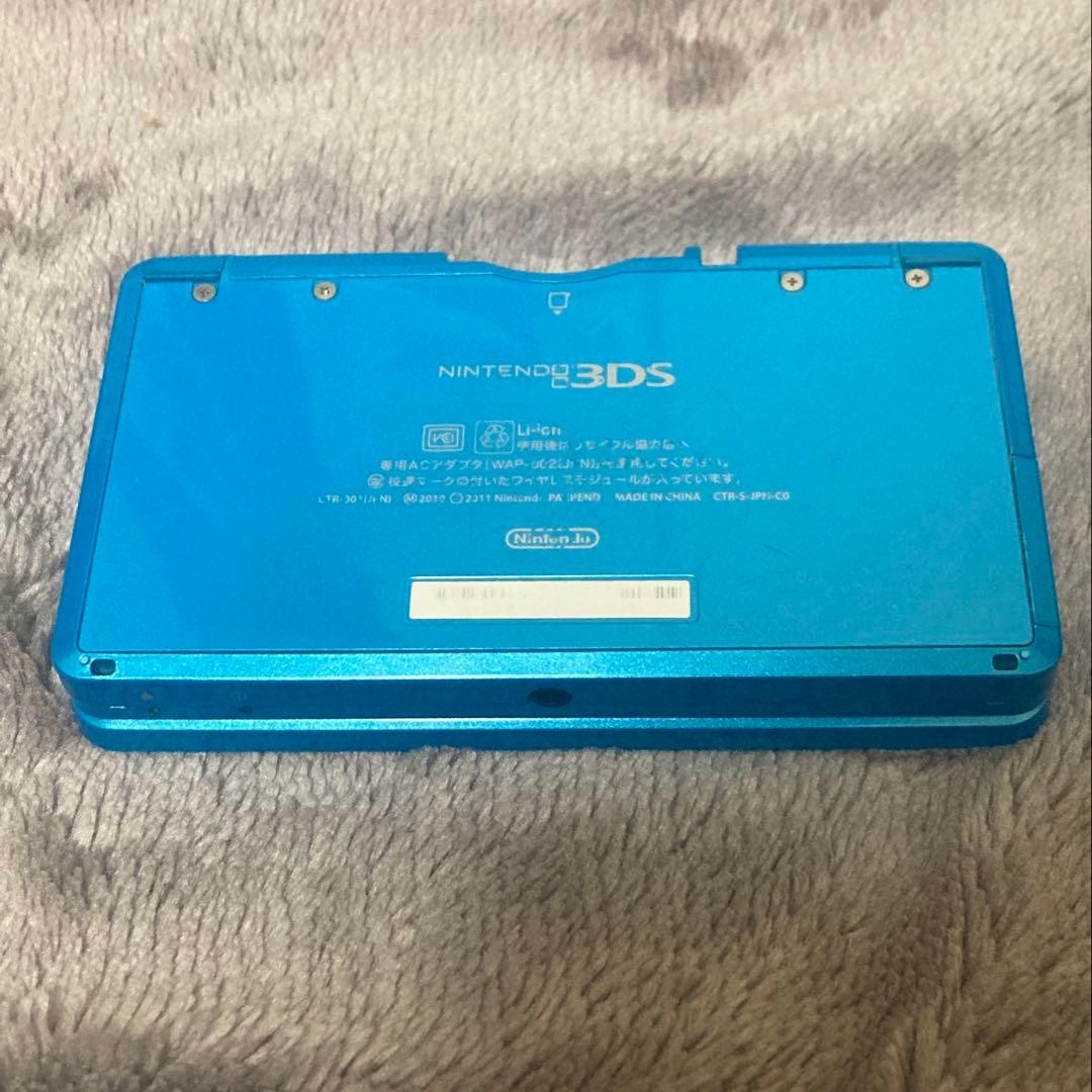 Nintendo 3DS Light Blue console with box charger and games (including Legend of