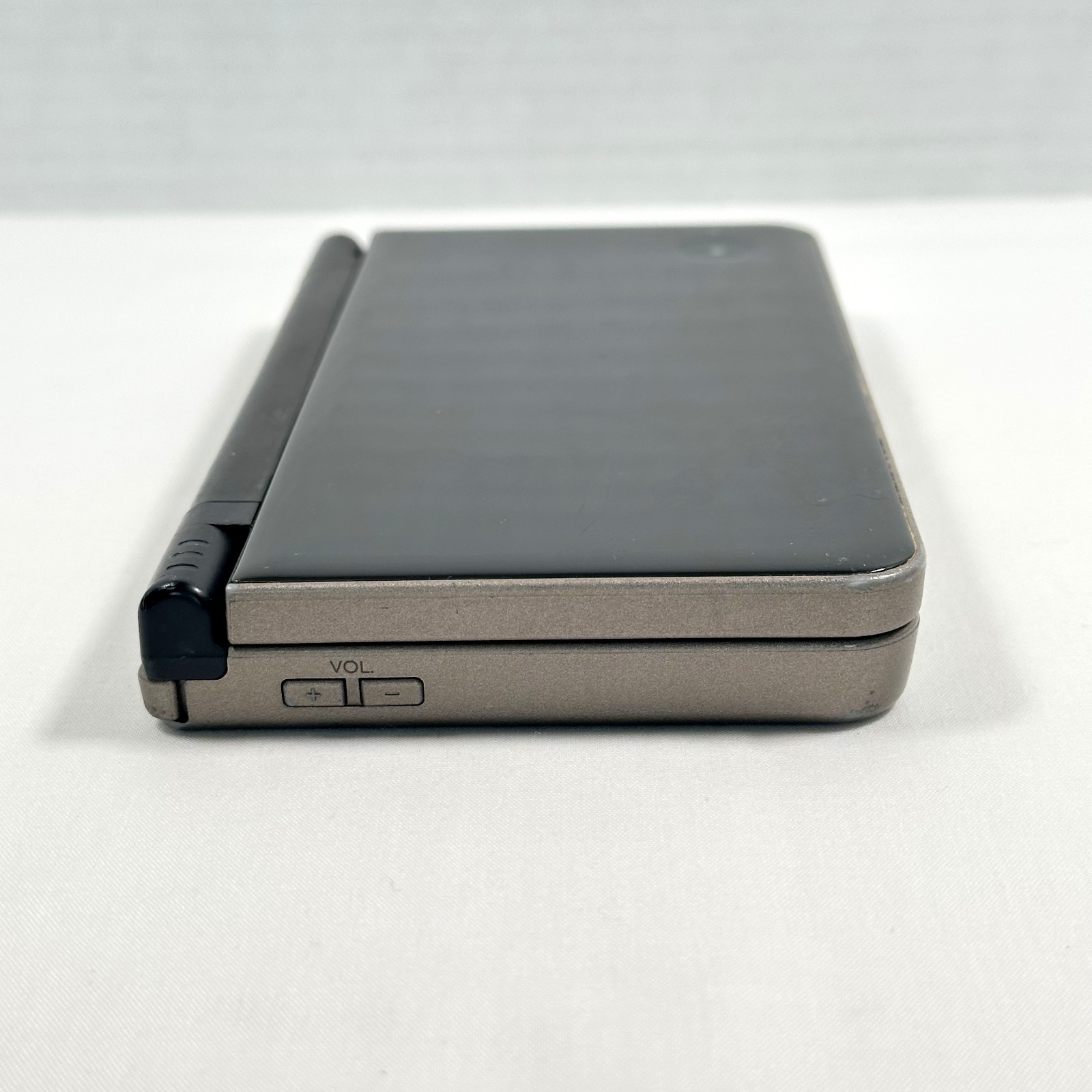 Nintendo DSi XL Bronze Handheld Console – NO STYLUS & NO BATTERY – TESTED