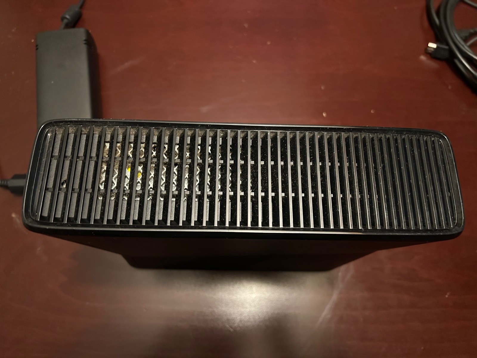Tseted 2011 XBOX 360 Slim 4GB – No Hard Drive – Works – Power Supply, HDMI Cable