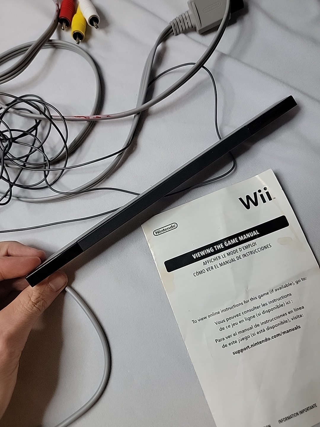 Nintendo Wii Console Bundle 3 Games 2 Remotes 2 Nunchuks Sensor Bar Cables