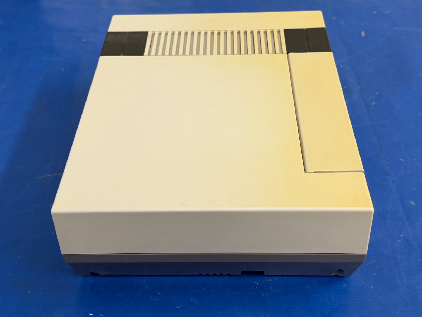 Vintage 1985 Nintendo NES-001 Console 2 Controllers Zapper Gun Games & MORE
