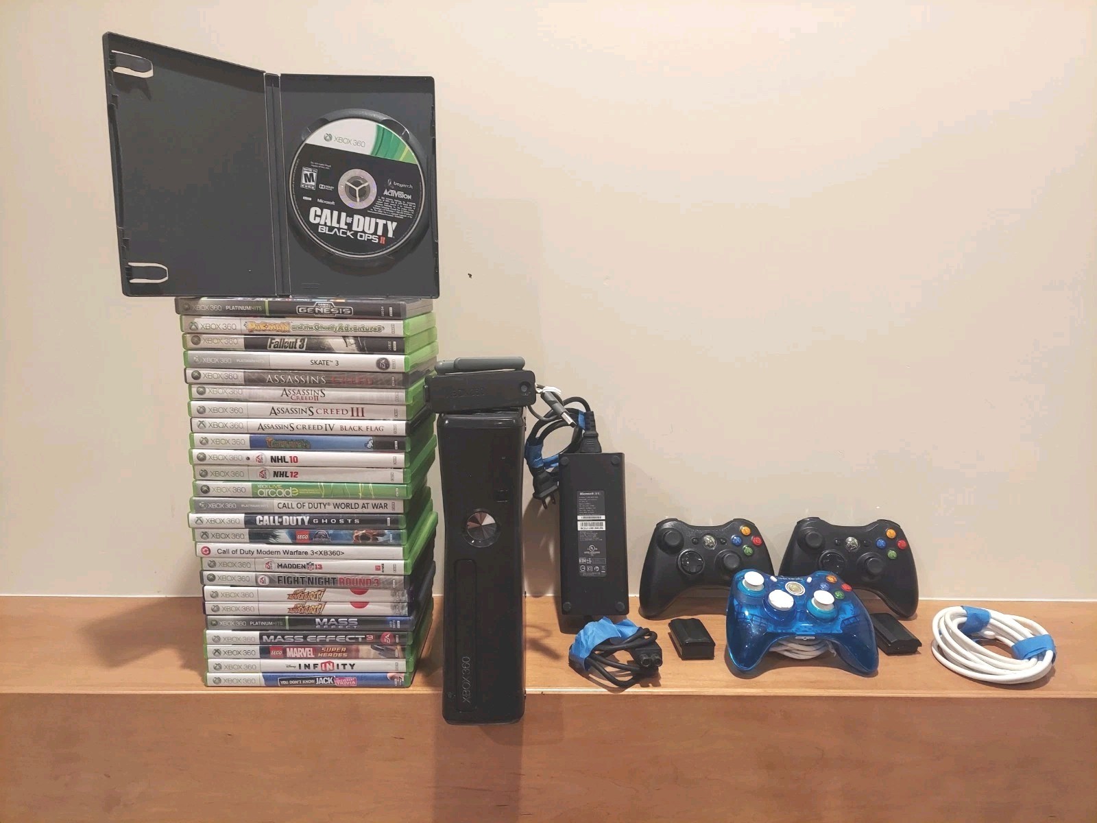 XBOX 360 S 1439 BLK 250 GB CONSOLE BUNDLE +26 GAMES/3-CONTROLLERS/WIFI ADAPTOR