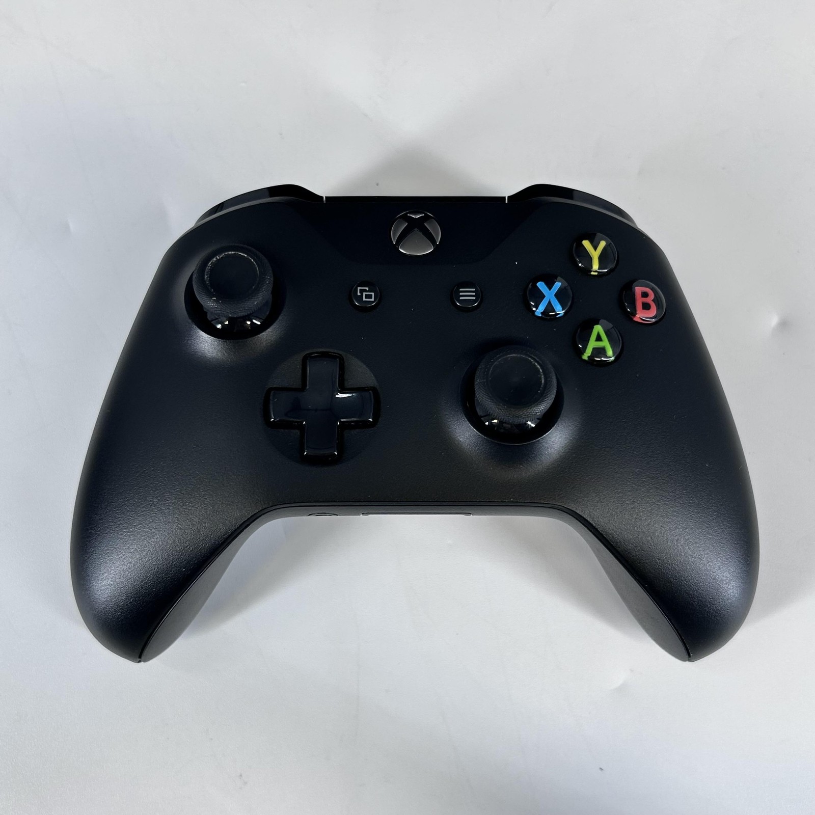 Microsoft Xbox One X Console Black 1TB w/ Controller/HDMI – Good w/ Smoke Odor