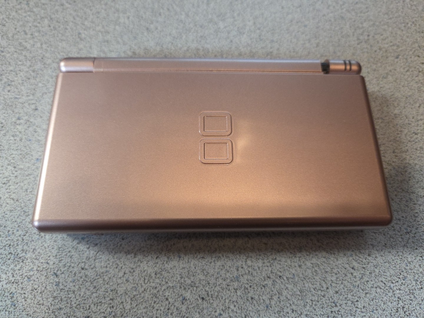 Nintendo DS Lite (Metallic Rose) w/charger, Works but some damage, PLEASE READ!!