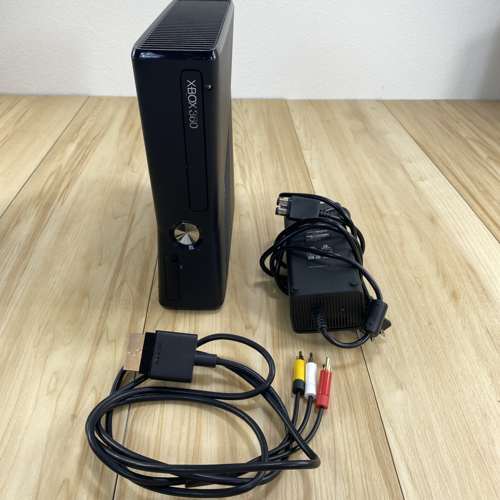 Xbox 360 S Slim Black (Model 1439) Console & Hard Drive 250 GB Tested & Working
