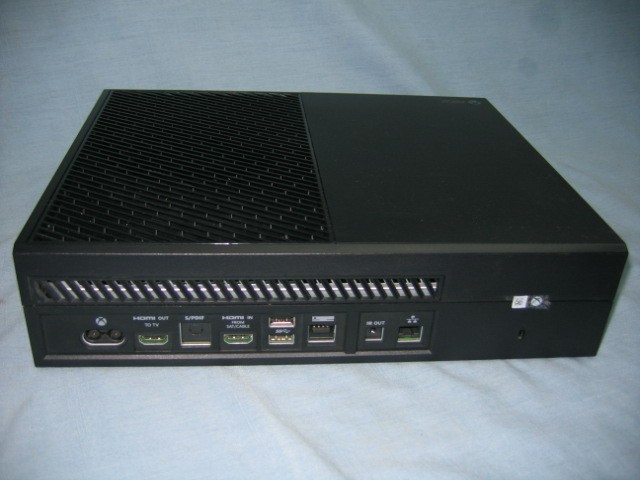XBOX ONE Model 1540 1TB complete system + HITMAN III — EXCELLENT!!