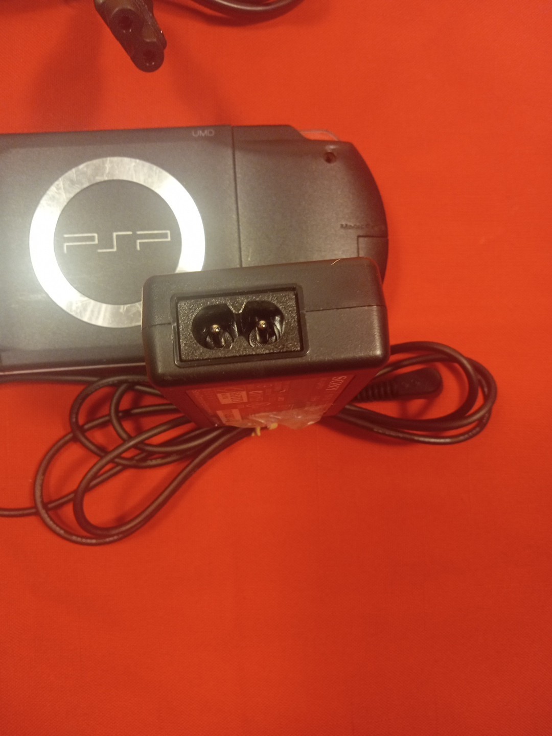 PSP 1001 CONSOLE+AC ADAPTER/NO TOGGLE BUTTON OR BATTERY & COVER/ SEE…