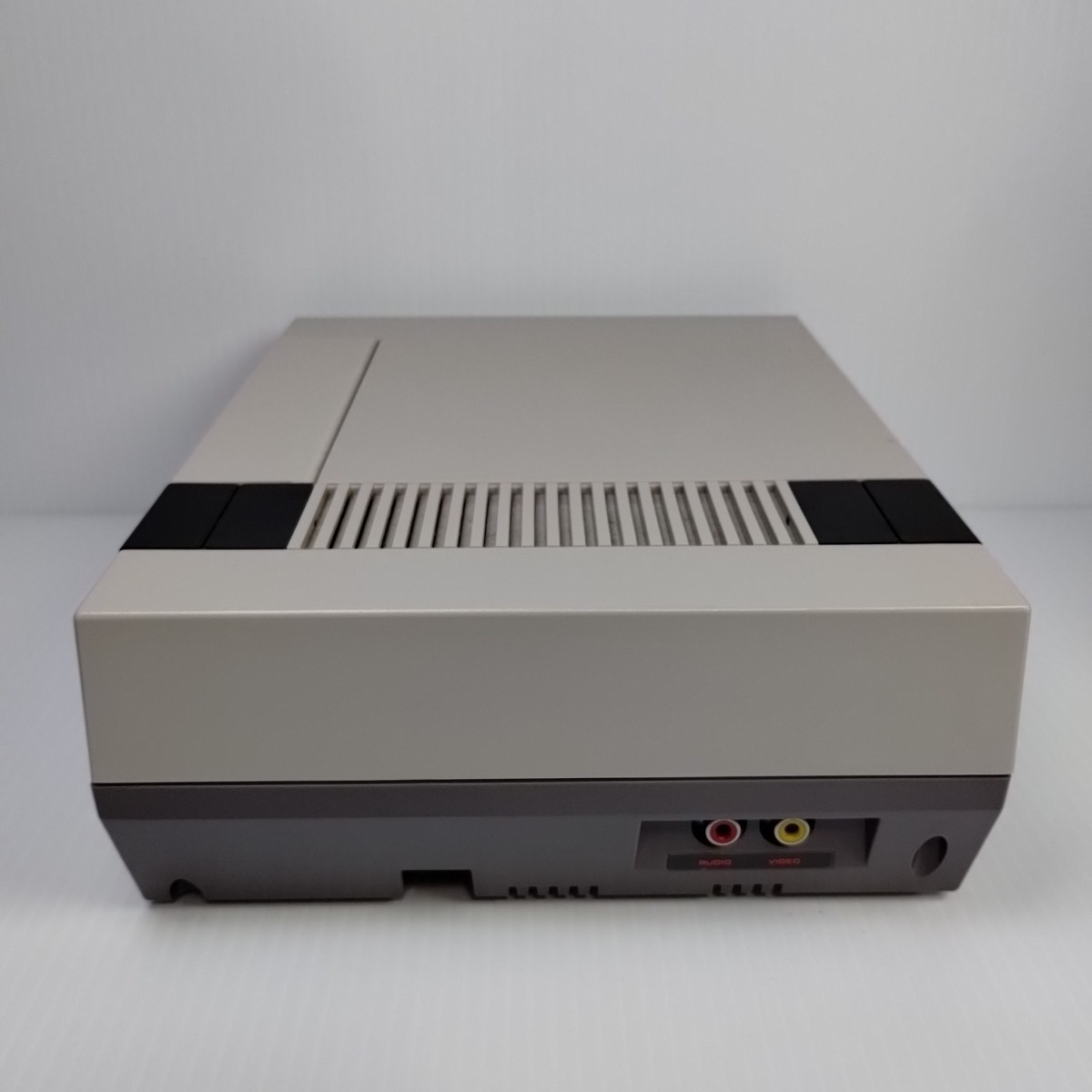 VTG 1985 Nintendo NES-001 Console Controller W Hogan’s Alley Bundle Game Zapper