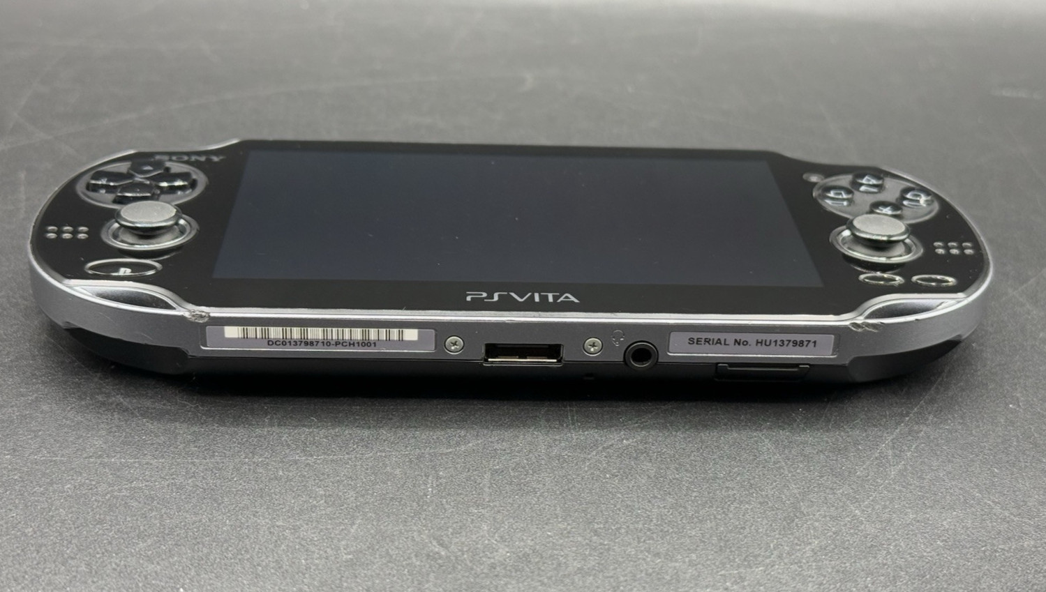 Sony PlayStation PS VITA PCH 1001 Black Console W/Charger & OEM 4GB Memory Card