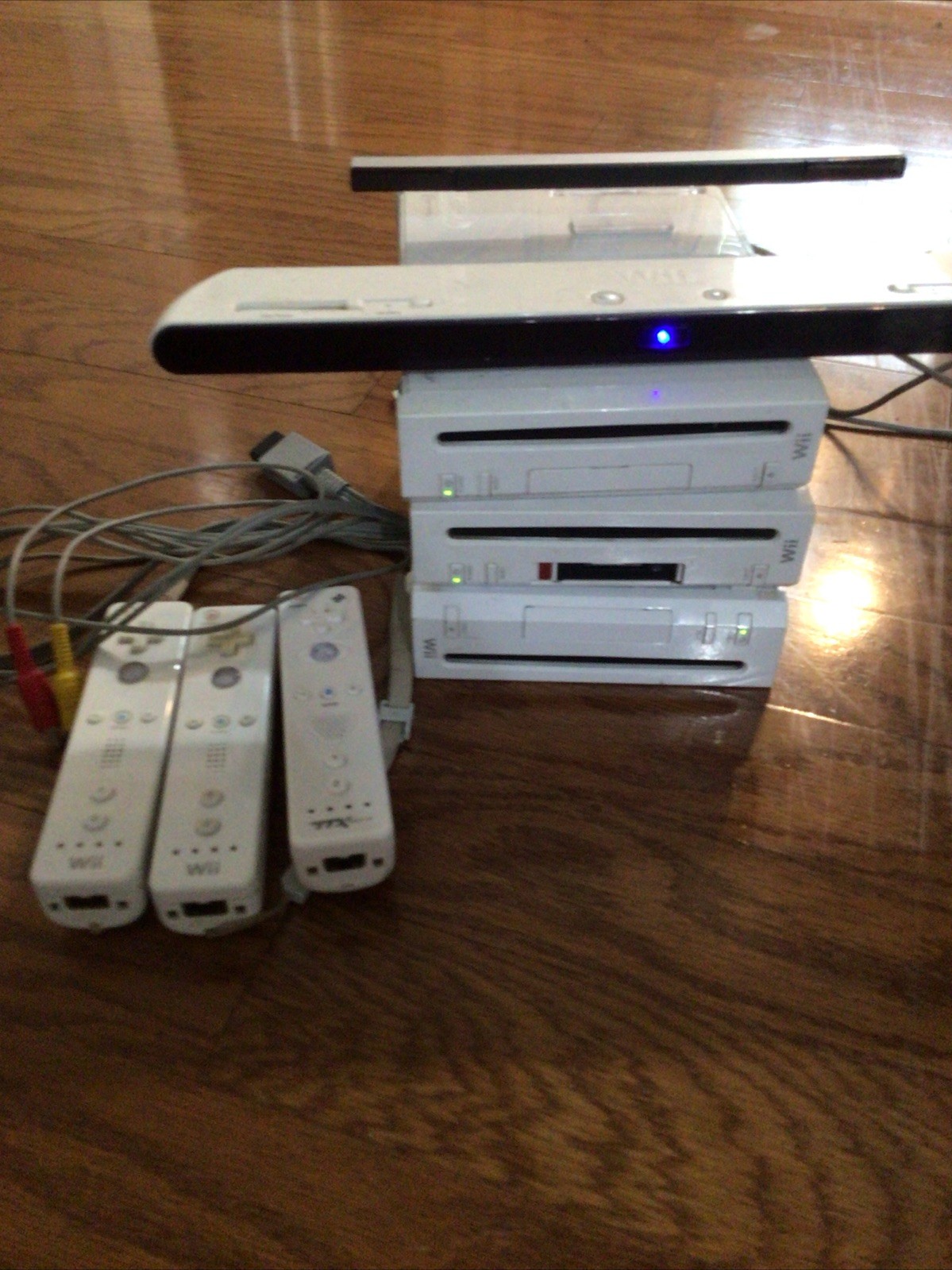 Nintendo Wii RVL-001 1TB & 2 RVL-001 standard 3 Power Chords Controllers