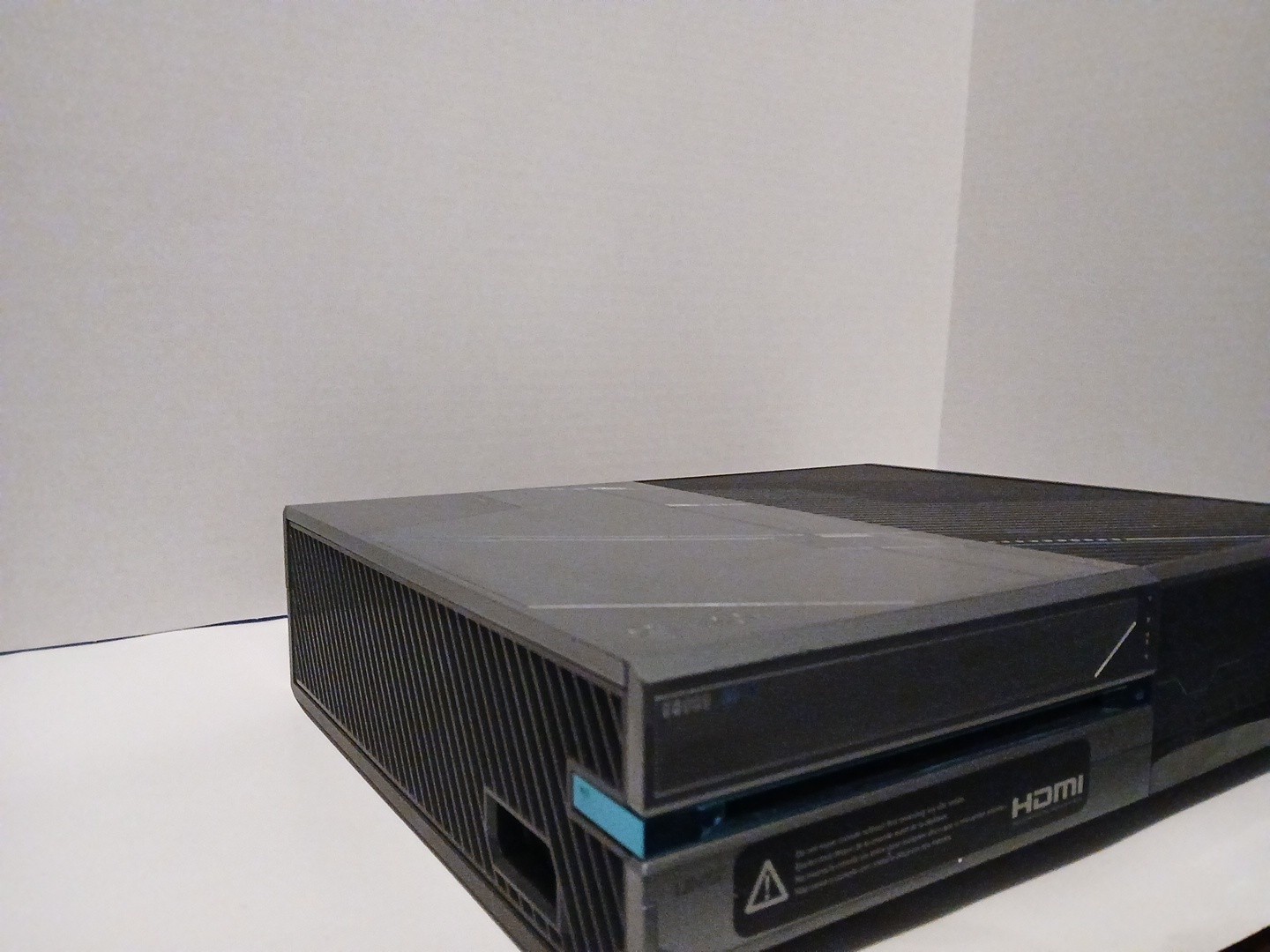 Microsoft Xbox One Halo 5: Guardians Limited Edition 1TB Black Silver Console