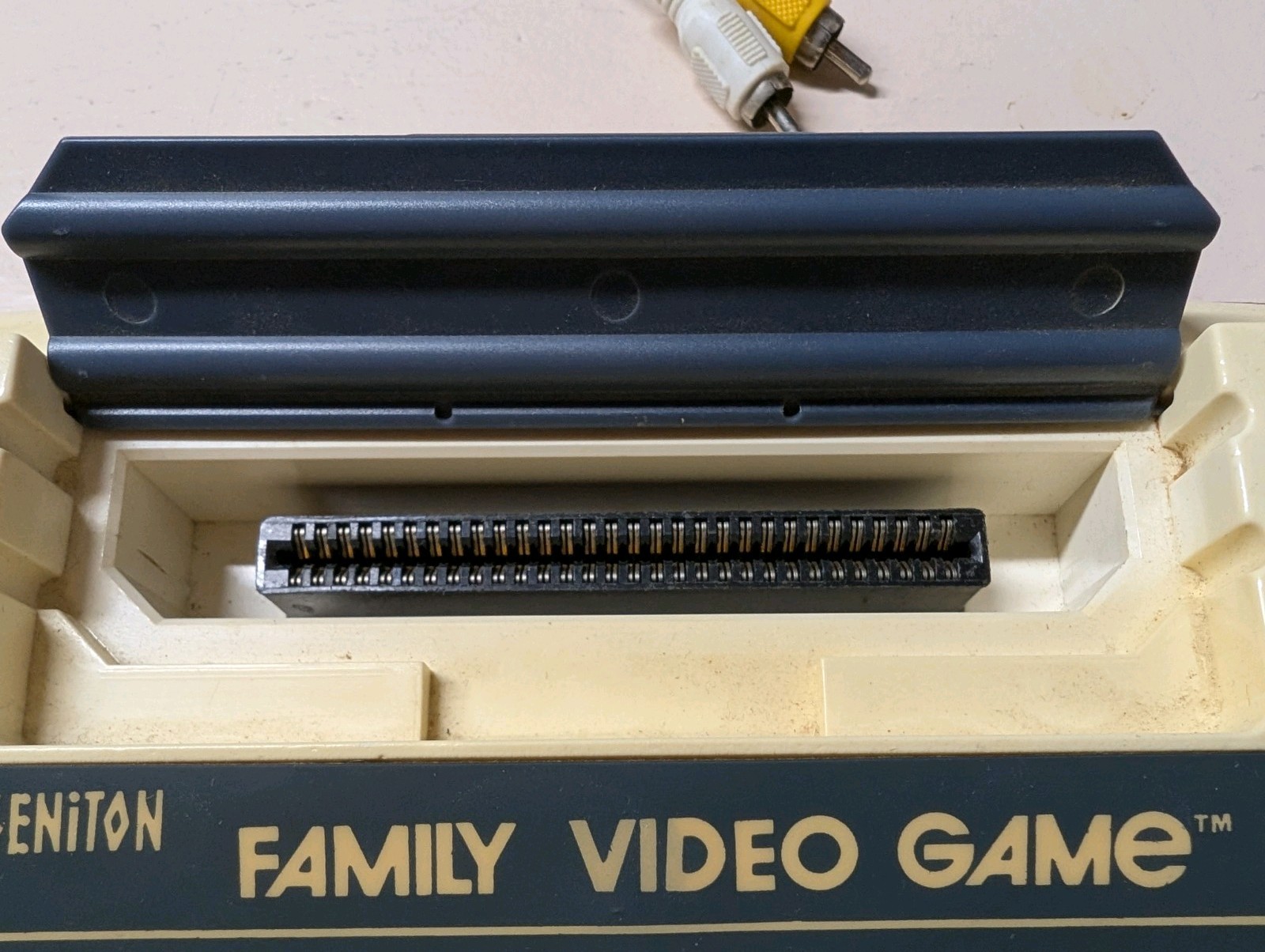 Seniton System 3 – Early Famicom (Nintendo) Hardware Clone w/Stereo Sound (NTSC)