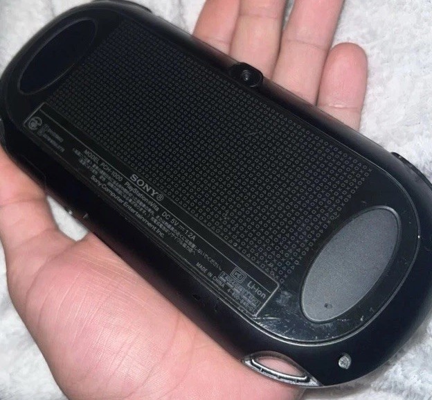 PS Vita PCH-1000 1100 Wi-Fi OLED (BLACK) w/Charger +SD2Vita + 256 GB MICRO SD.