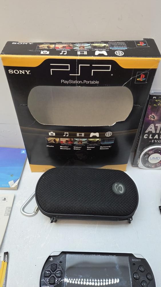 Sony PSP-2001PB/98510 Playstation Portable Black w/ Original Box Bundle