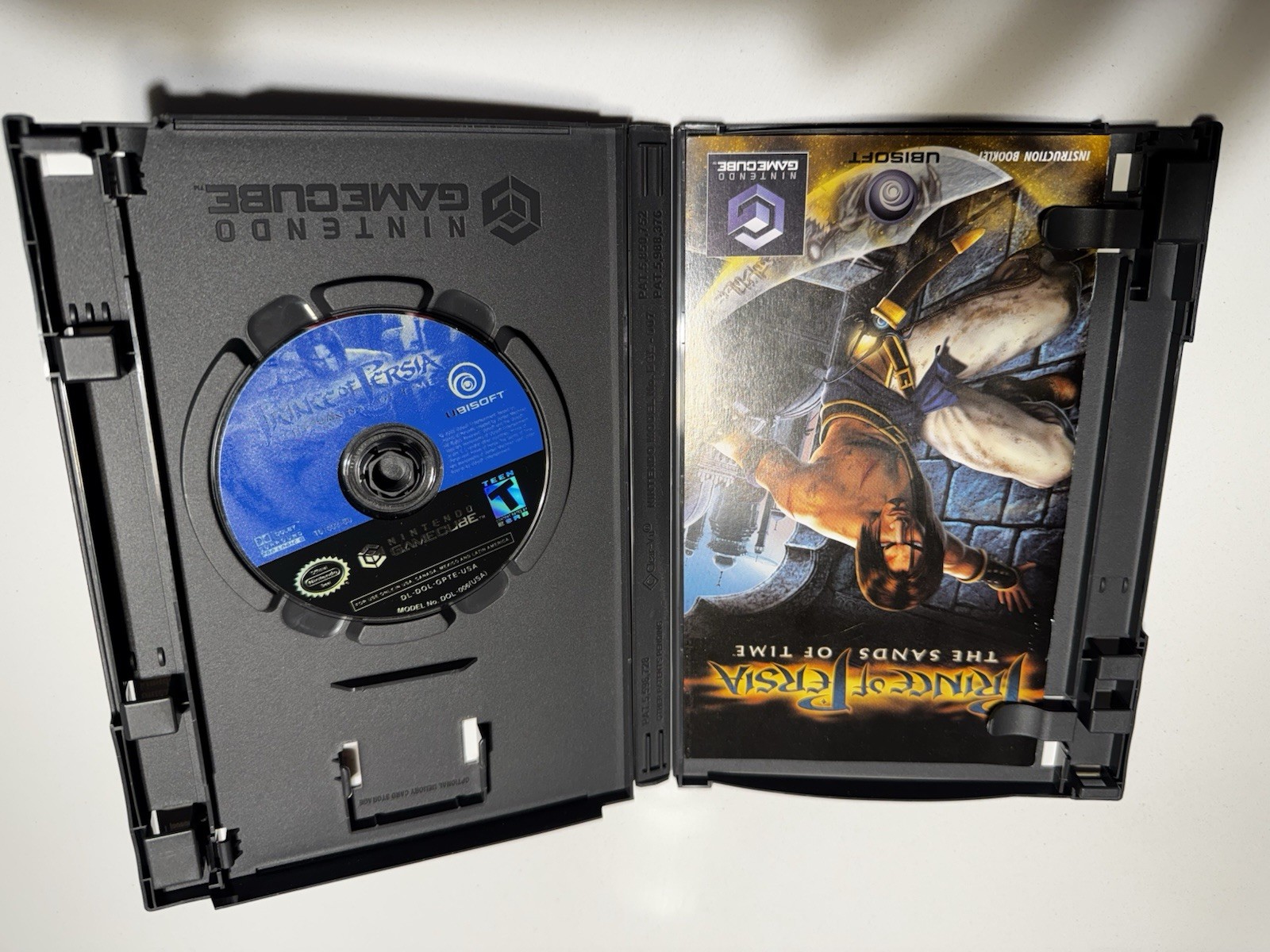 GameCube Console Wavebird, Memory Card, Broadband Adaptor, 3 Games