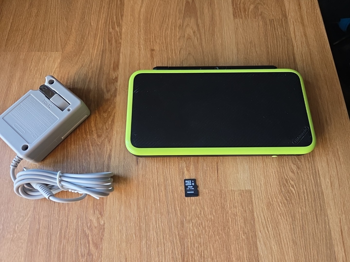 Nintendo «New» 2DS XL LL Console Black Lime + Charger Japan Region Locked