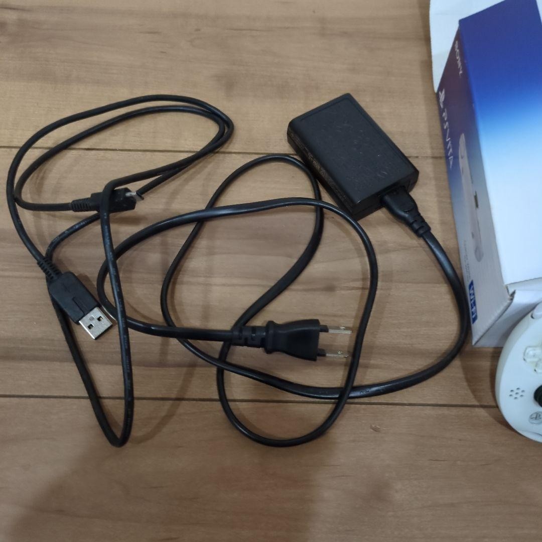 Excellent SONY PS Vita PCH-2000 Console White Tested
