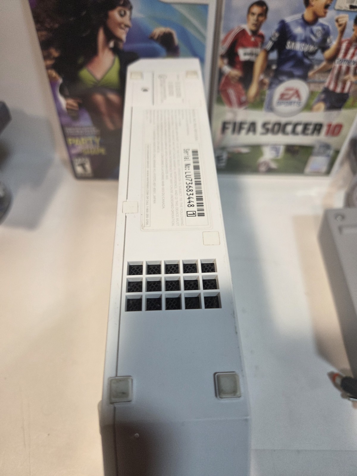 Nintendo Wii 512MB Console White Tested Working with Bar Cables 2 Games