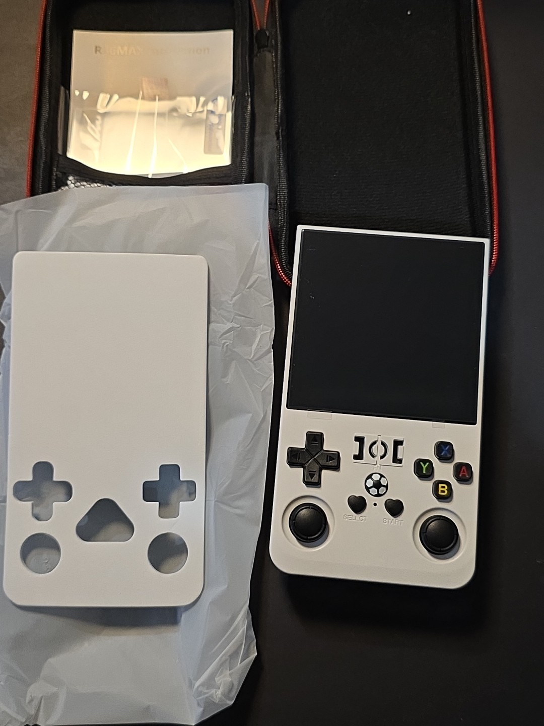 White R36 Max Handheld Game Console 3.5 Inch IPS Screen 20000+ Games Video 128 G