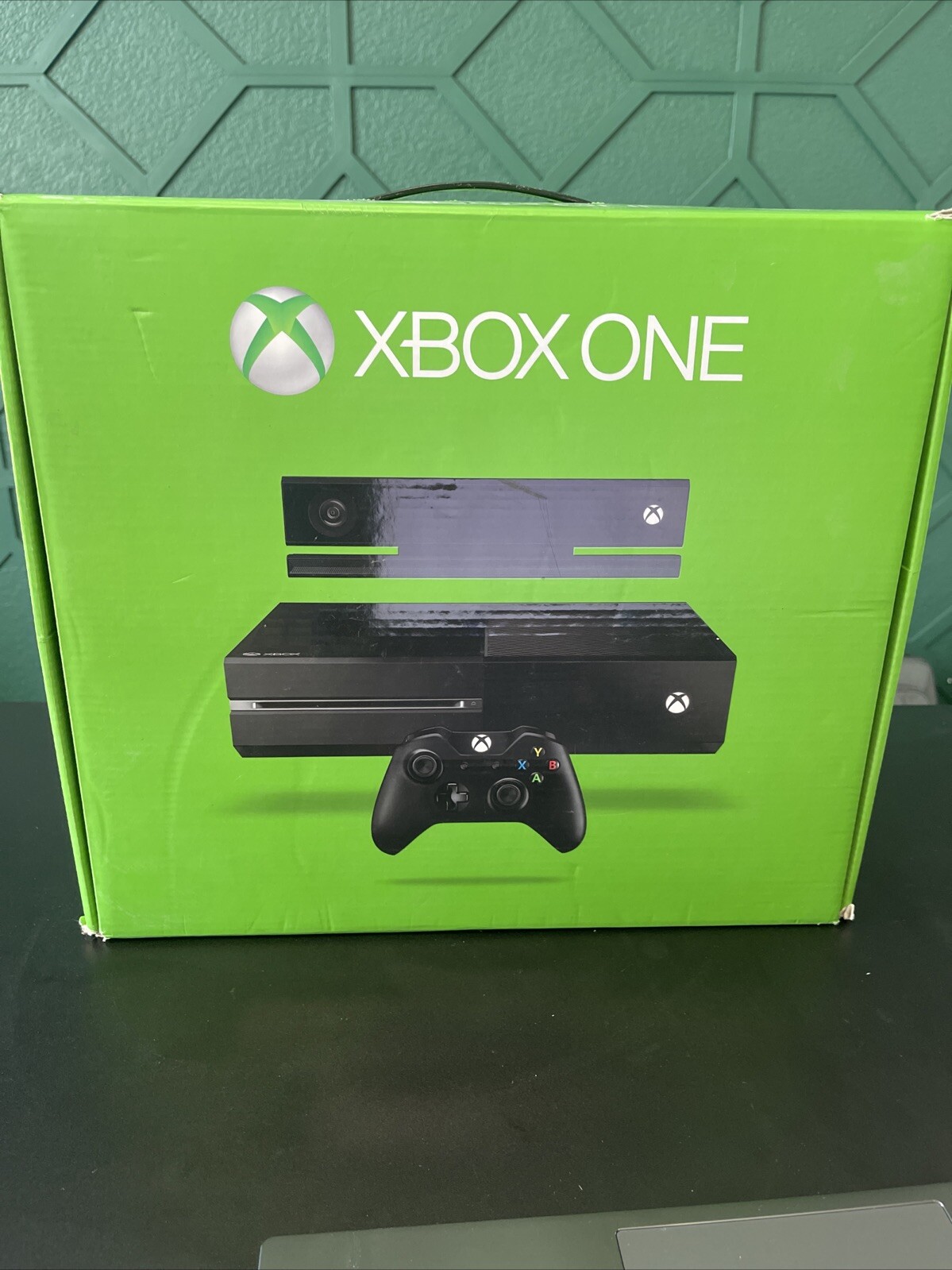 Xbox One 500GB Original Console Model 1540 / 1520 with Kinect Camera