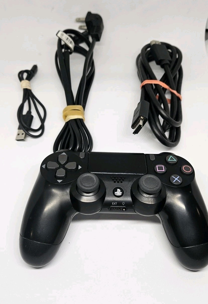Sony PlayStation PS4 Call of Duty: Black Ops III Edition + Cables + Controller