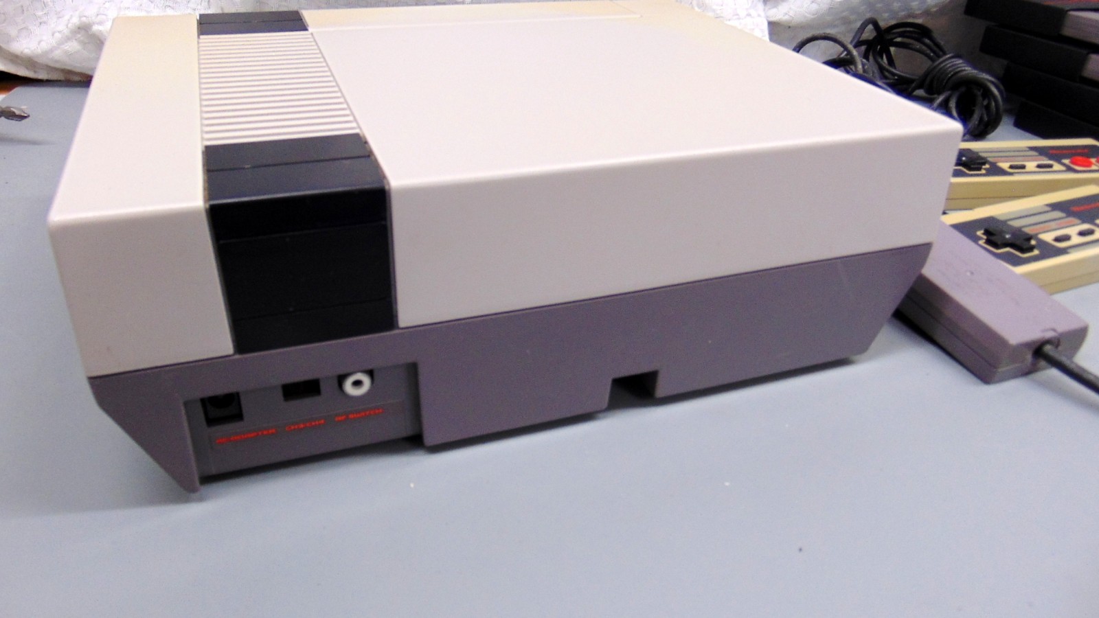 Nintendo NES-001 Console Bundle W/ Super Mario, Top Gun, Roger Rabbit, 720deg