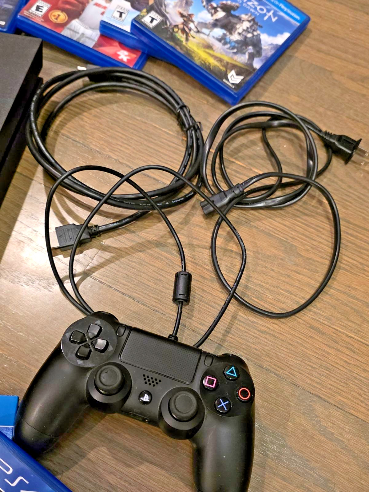 Sony PS4 500GB Console Bundle w/ Controller & 12 Games CUH-1115A Tested