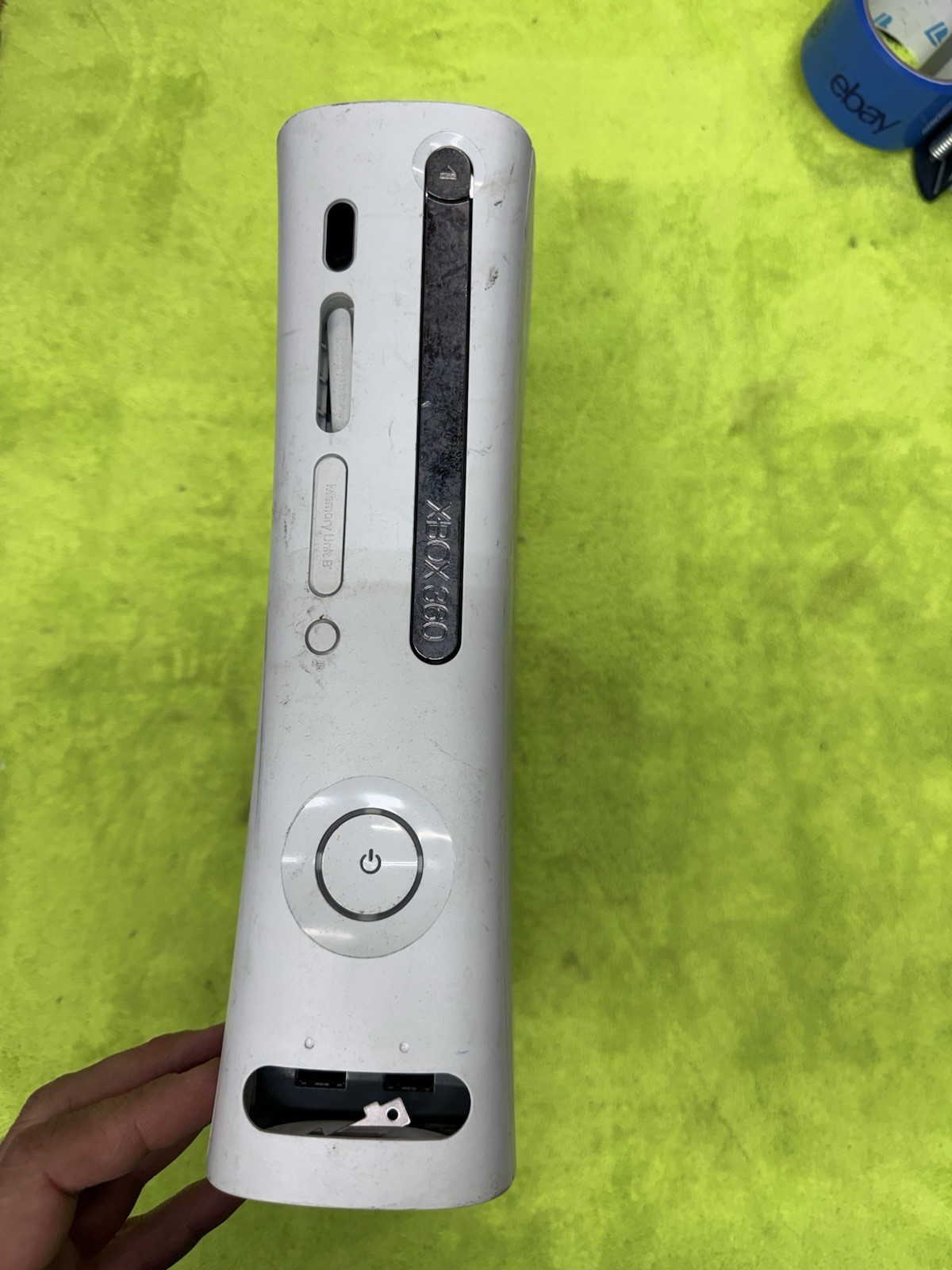 Xbox 360 Console White Unknown if still works See DESCRIPTION Pics 2 Controllers