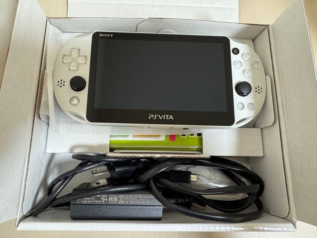 Excellent SONY PS Vita PCH-2000 Console White w/charger