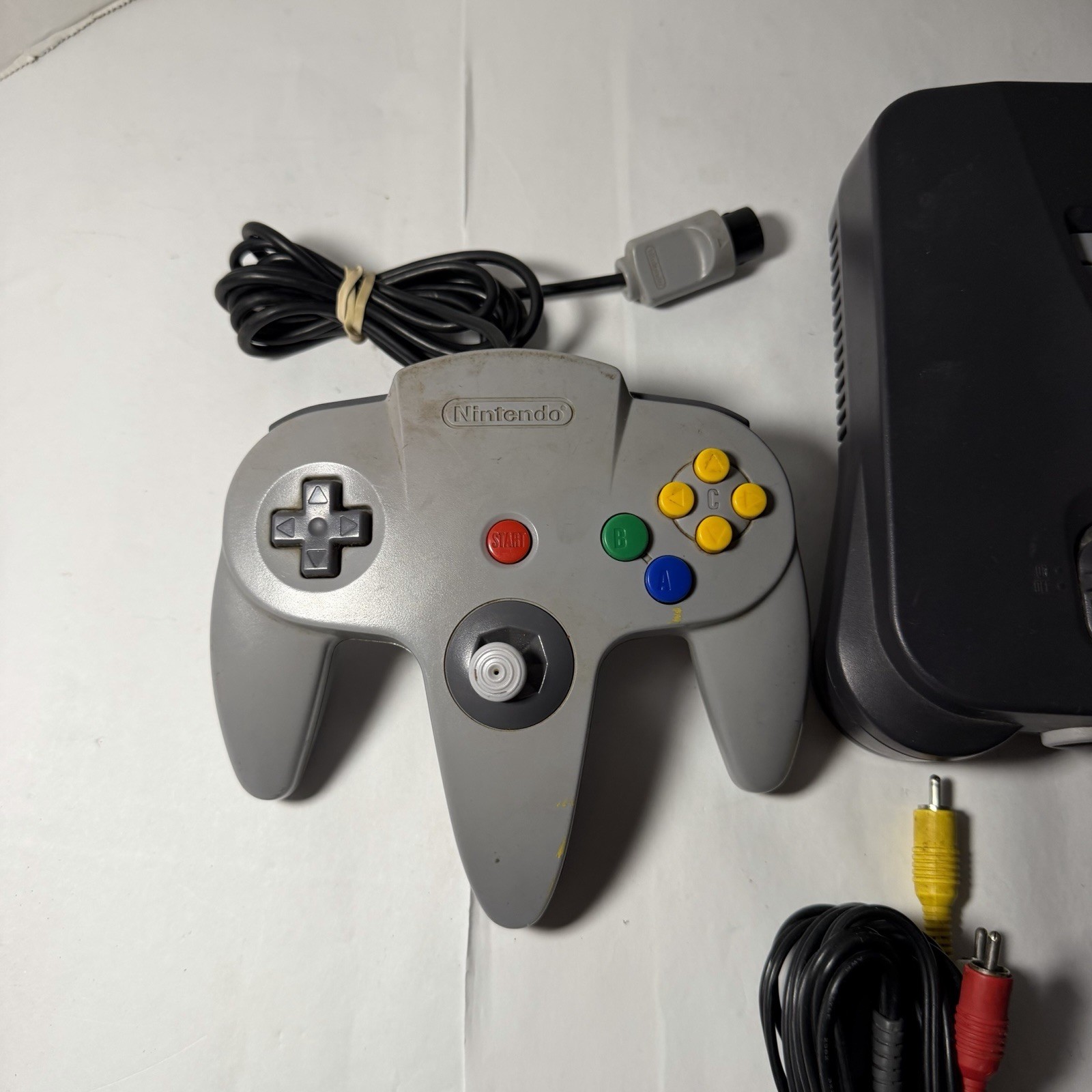 Nintendo 64 N64 Gray Console Bundle w/ OEM Controller, AC Adapter, AV Cable