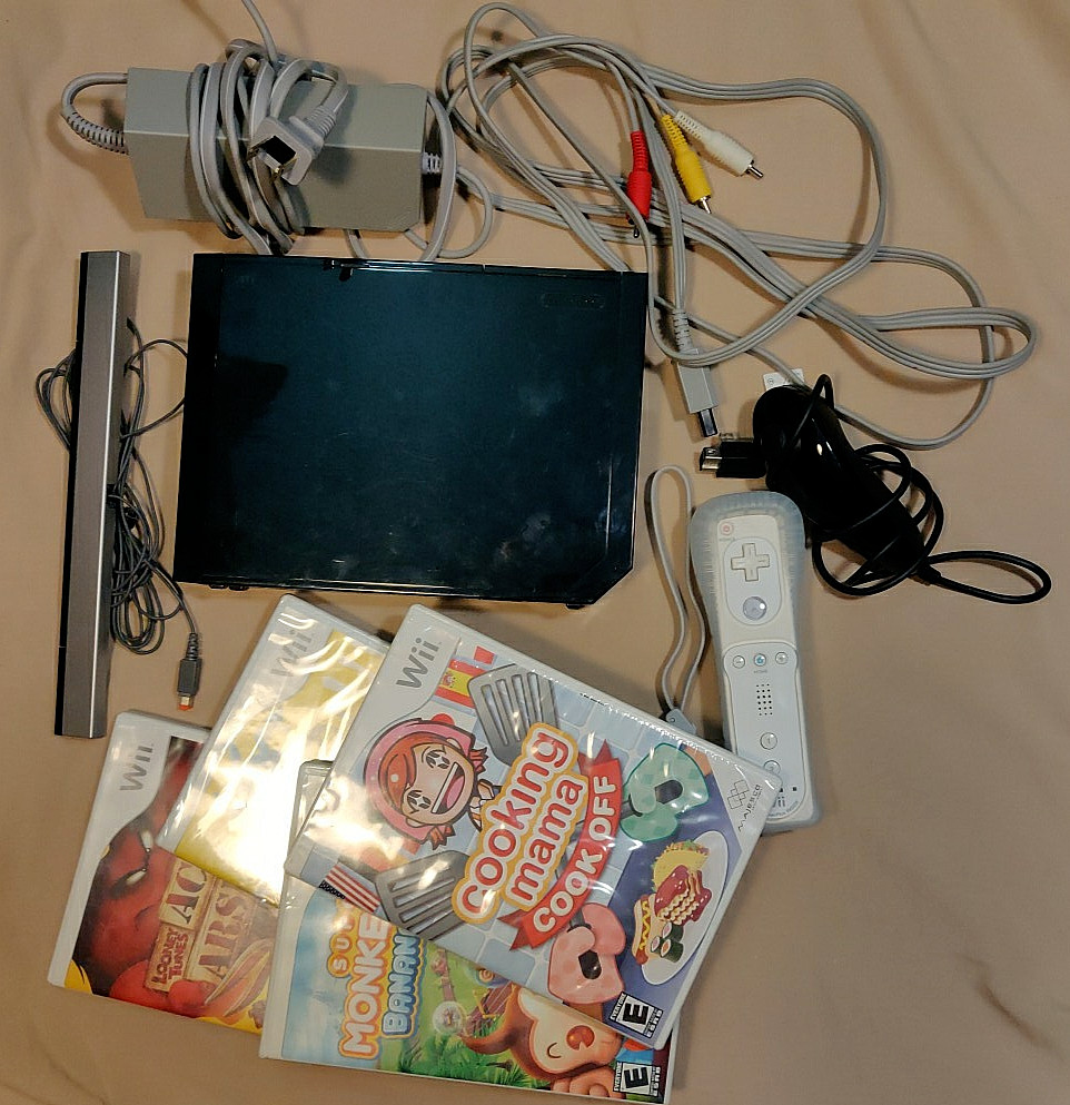 BLACK Nintendo Wii Video Game System Bundle- Console, Remote, Games, Accessories