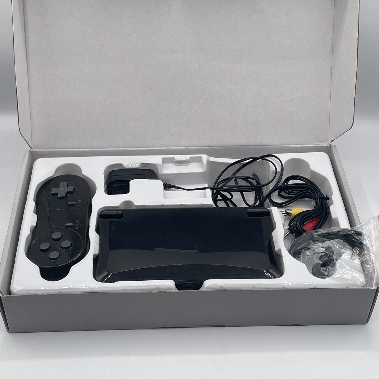 Yobo Gameware FC-16 Go 16-bit SNES Red with One Controller Read Description