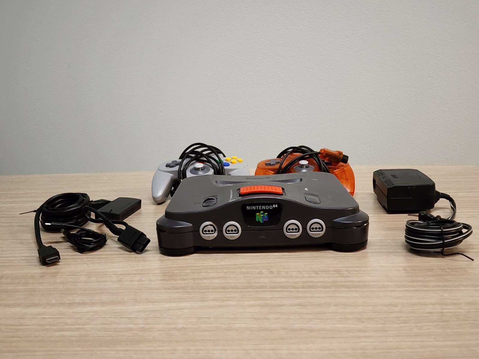 Nintendo 64 System 32MB Home Console – Charcoal Gray