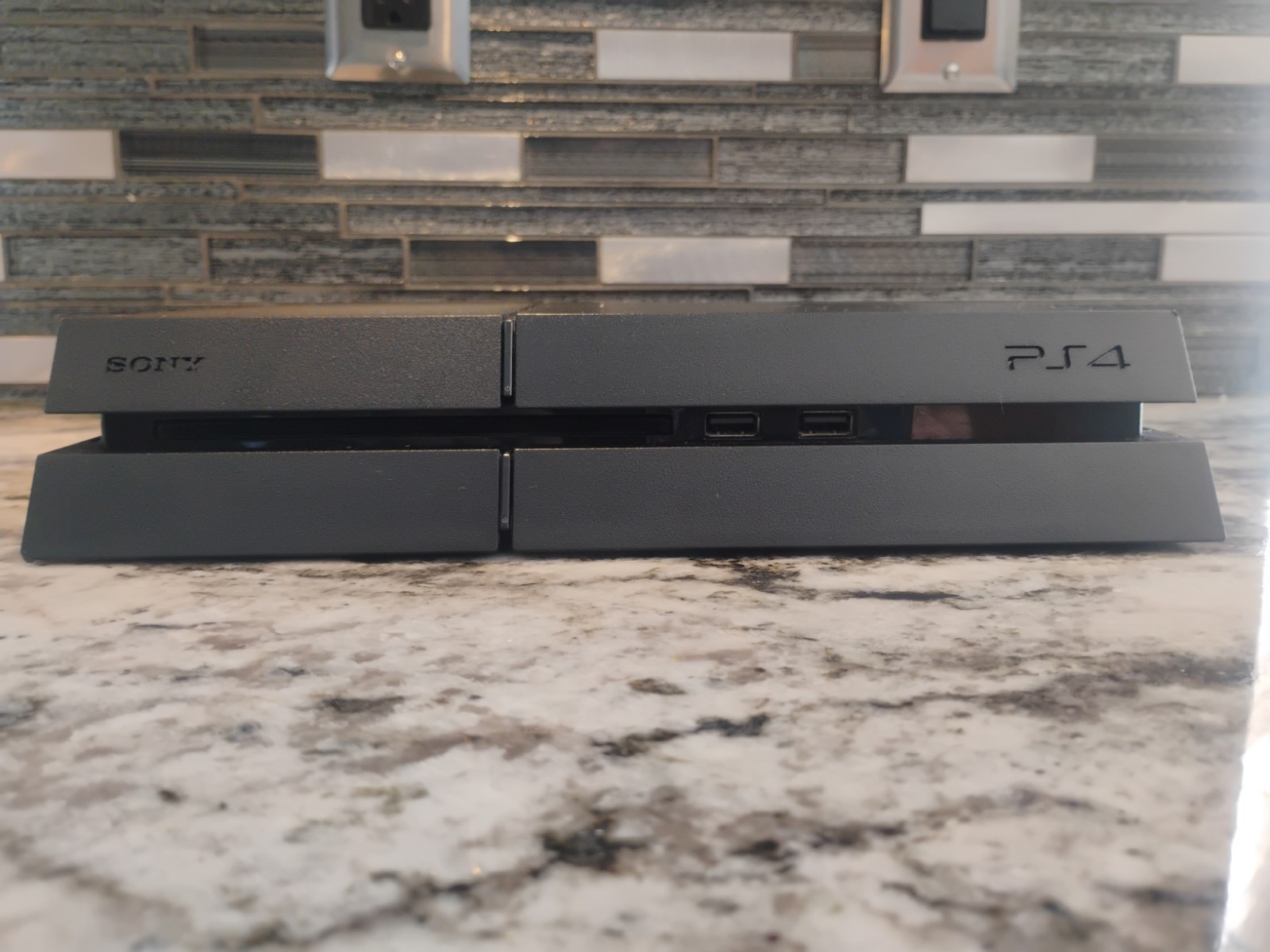 Sony PlayStation 4 – 500GB – With Controller – Tested And Working