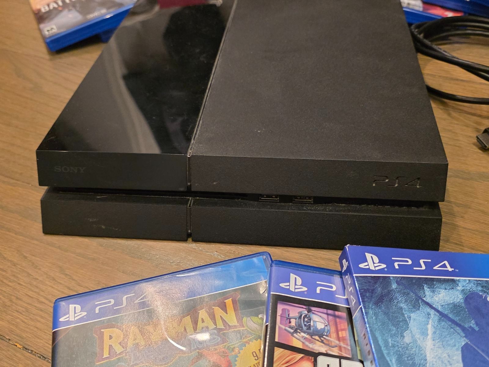 Sony PS4 500GB Console Bundle w/ Controller & 12 Games CUH-1115A Tested