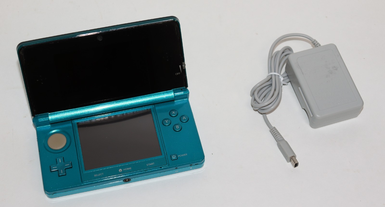 2011 Nintendo 3DS Handheld Console w/ Super Mario Brothers 2 Game – Works Grt!