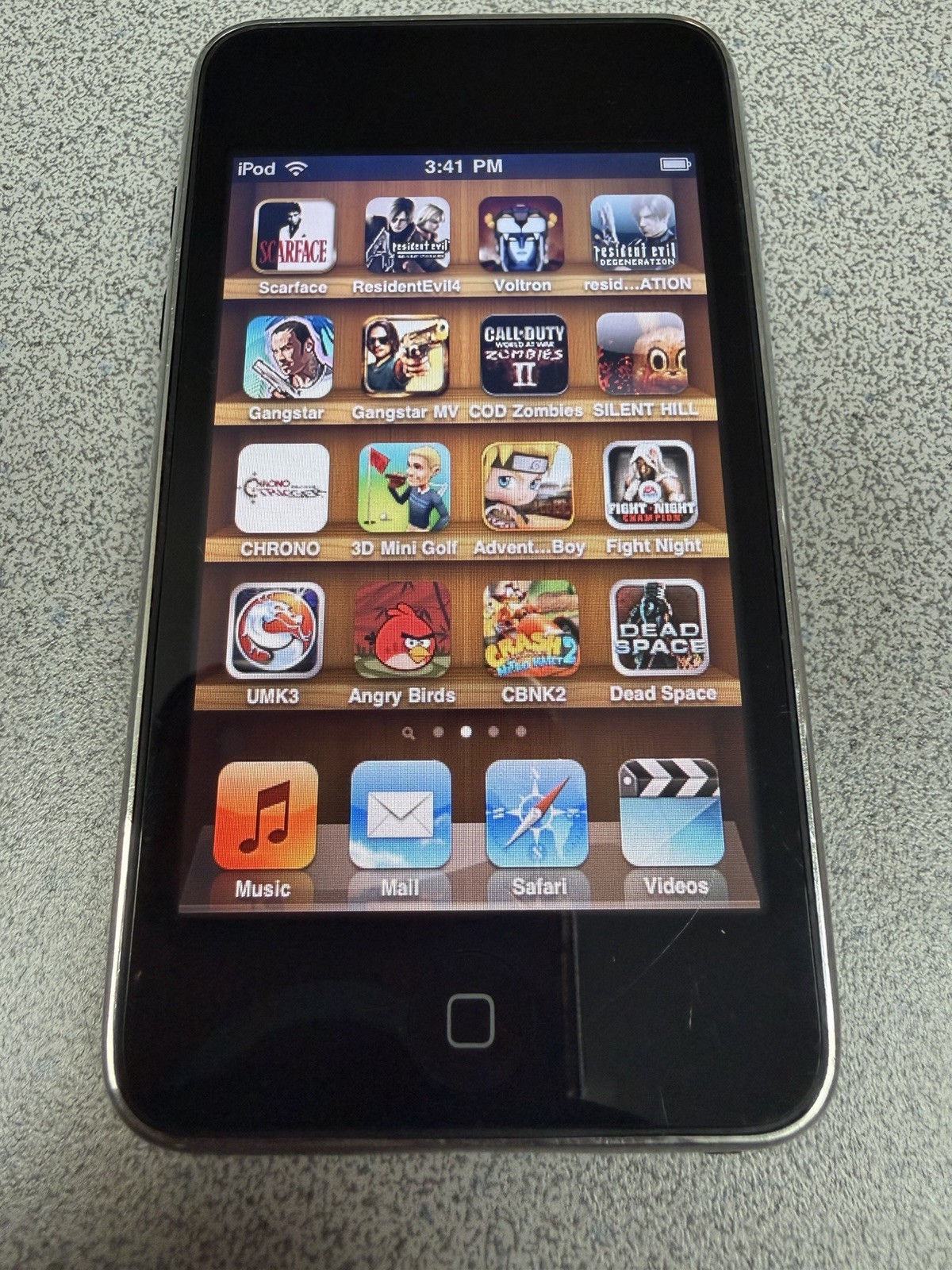 iPod touch 2nd 8gb 48 Retro Games Voltron Resident Evil Scarface Last Stand