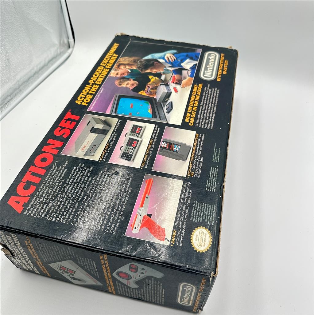 Nintendo NES Action Set w/ Control Deck, Controllers, Zap Gun & Box Untested