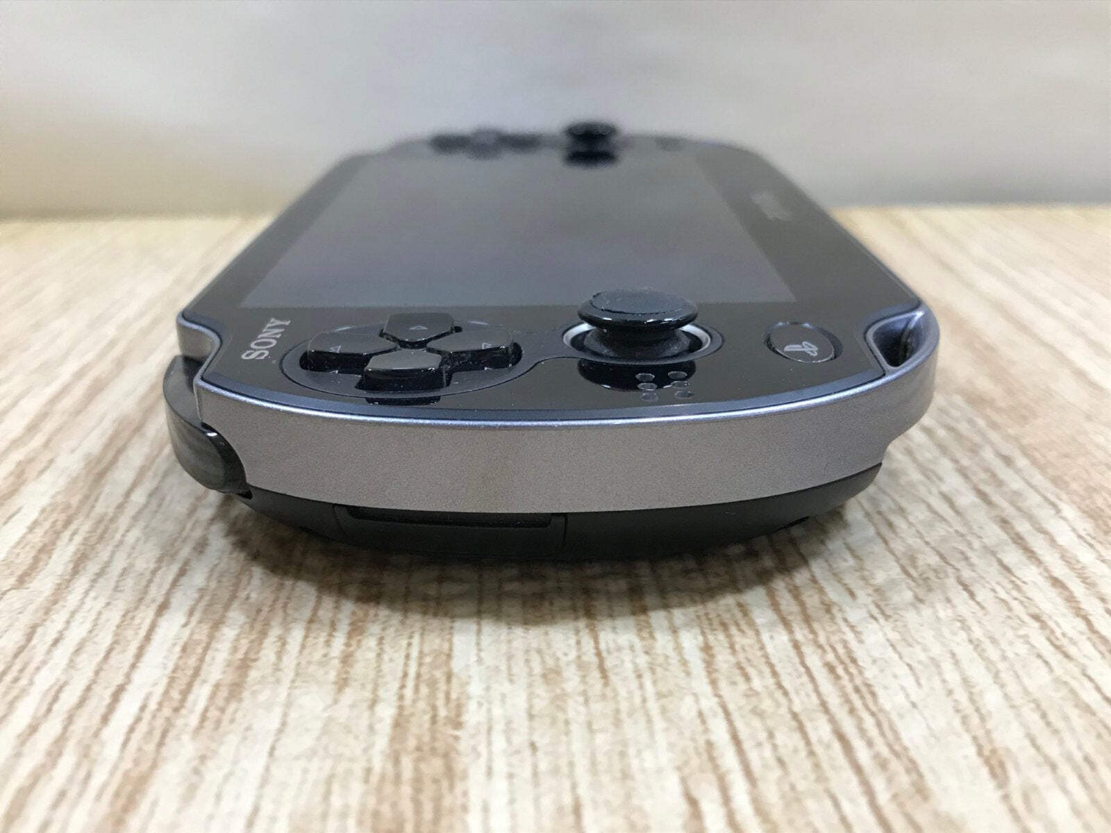 PS Vita PCH-1000 CRYSTAL BLACK Console Japan – With Defects GE1740